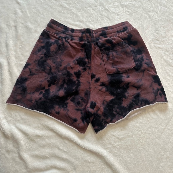Hollister must have shorts with raw hem - Picture 2 of 4